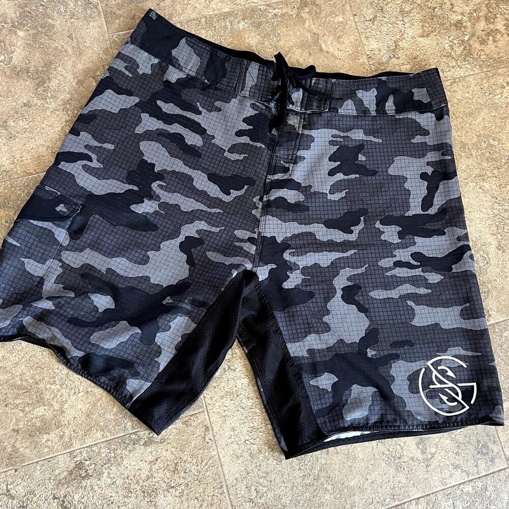 Burnside Camo Print Shorts, Swim, Board, Surf, Men's size 40